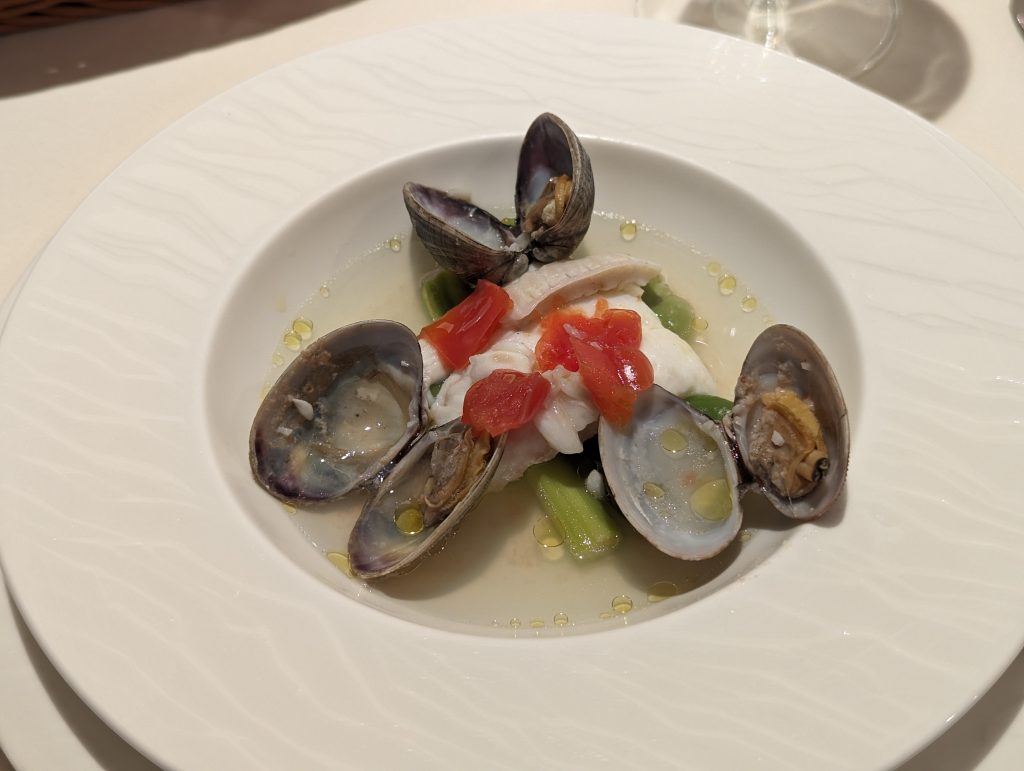 旬の魚とアサリ、春野菜のボリート